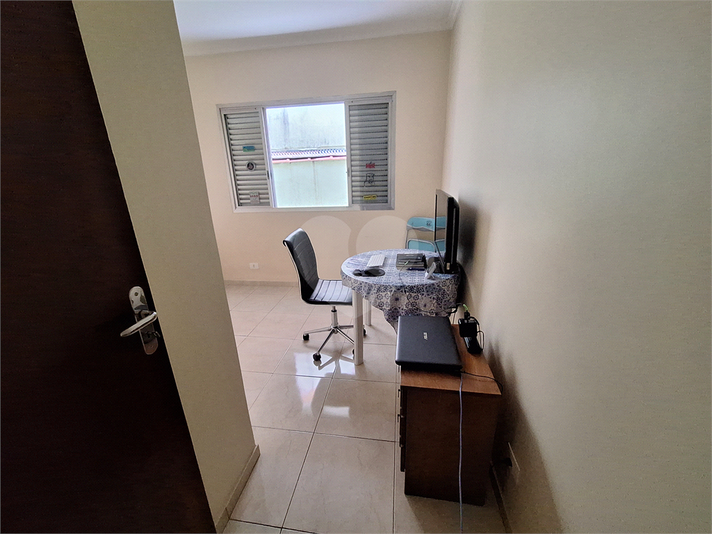 Casa Terrea com 03 dormitorios sendo 01 suite 02 vagas de garagem pronta para morar sem reformas 
