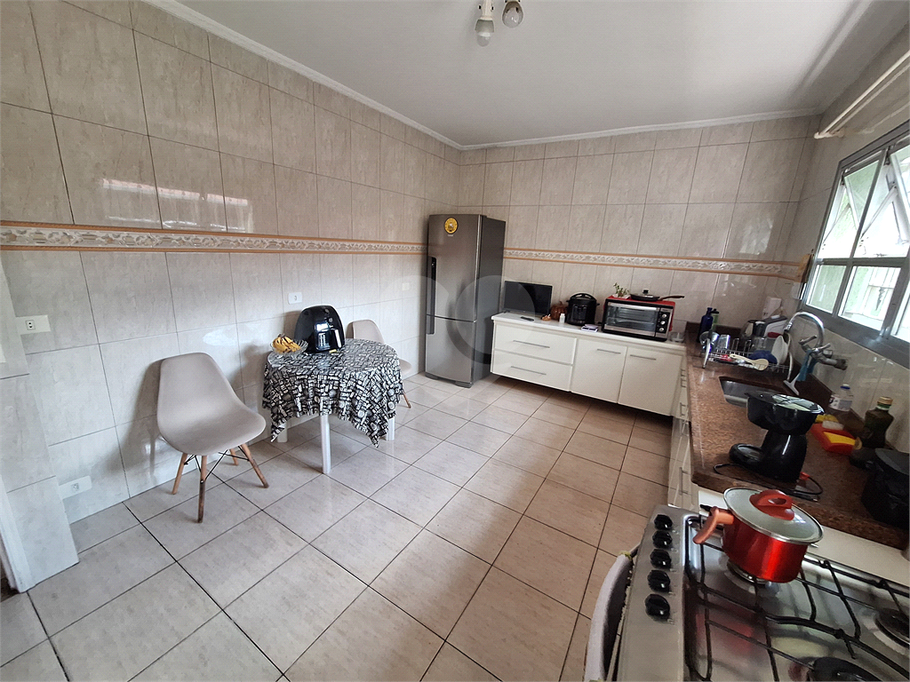 Casa Terrea com 03 dormitorios sendo 01 suite 02 vagas de garagem pronta para morar sem reformas 