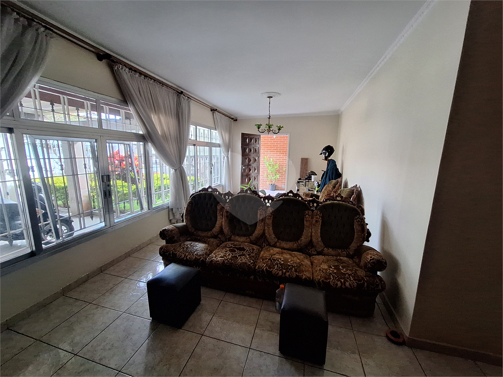 Casa Terrea com 03 dormitorios sendo 01 suite 02 vagas de garagem pronta para morar sem reformas 