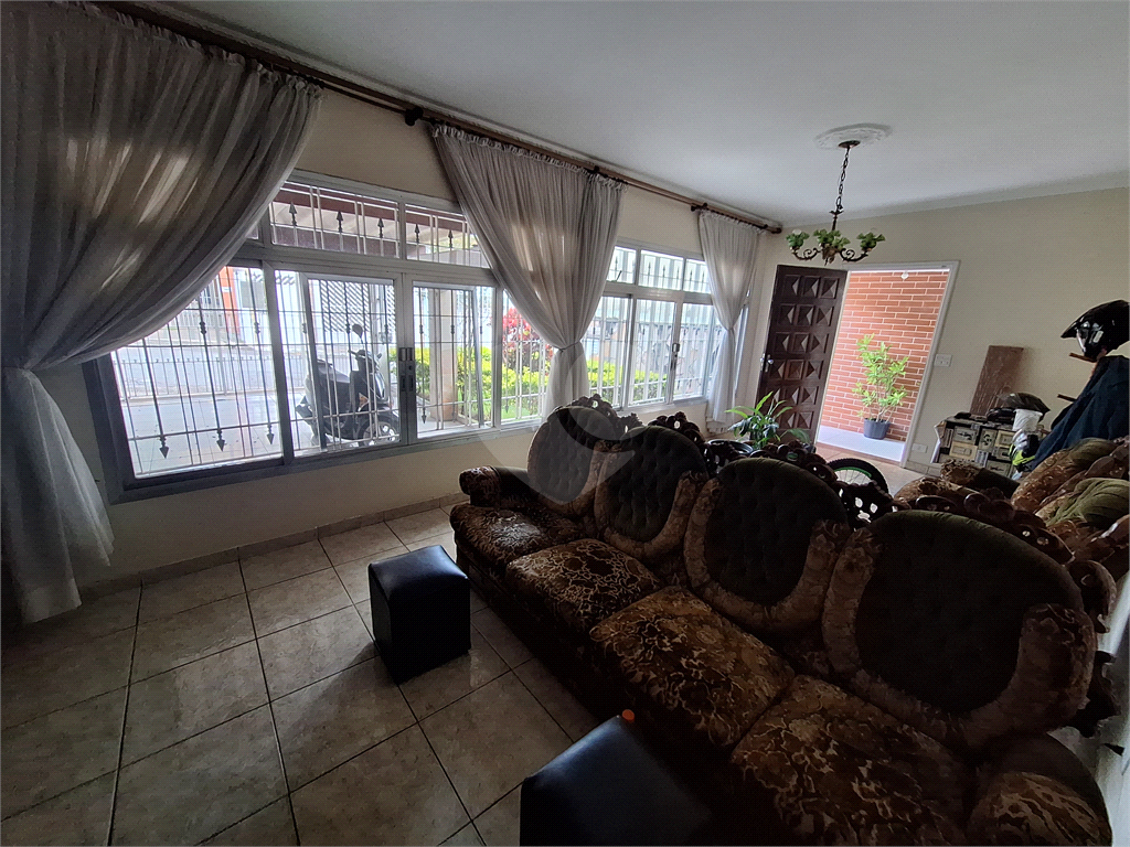 Casa Terrea com 03 dormitorios sendo 01 suite 02 vagas de garagem pronta para morar sem reformas 