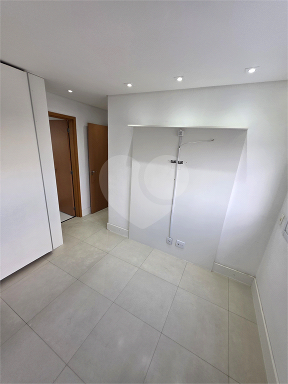 PORTEIRA FECHADA. Apartamento mobiliado e com todos os eletro domésticos e decorado