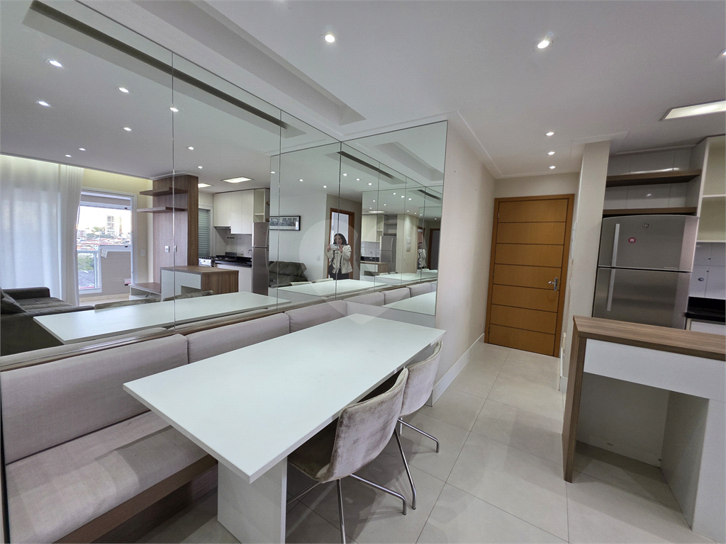 PORTEIRA FECHADA. Apartamento mobiliado e com todos os eletro domésticos e decorado
