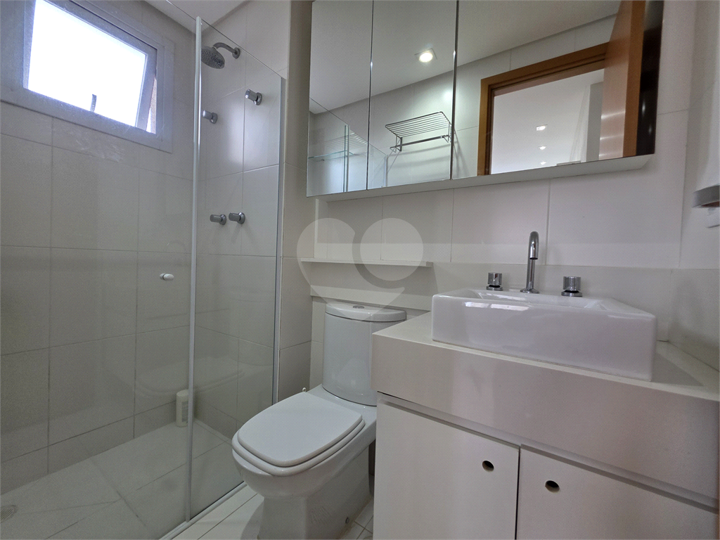 PORTEIRA FECHADA. Apartamento mobiliado e com todos os eletro domésticos e decorado