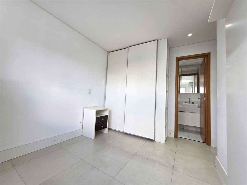 PORTEIRA FECHADA. Apartamento mobiliado e com todos os eletro domésticos e decorado
