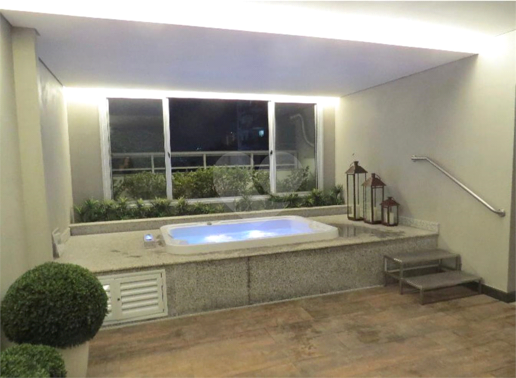 APARTAMENTO em CAMPO BELO