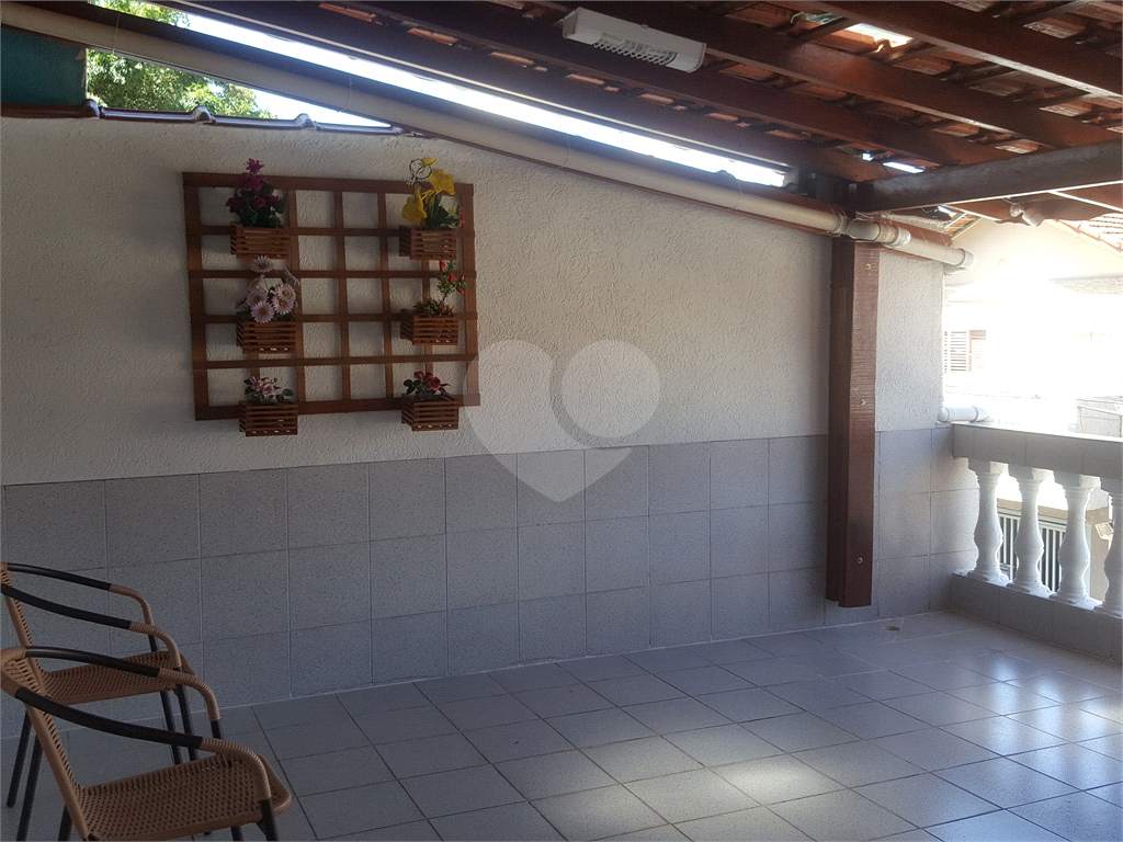 SOBRADO A VENDA NO JARDIM TREMEMBÉ - 2 DORMÍTORIOS E 2 VAGAS DE GARAGEM