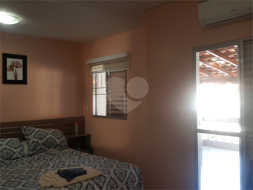 SOBRADO A VENDA NO JARDIM TREMEMBÉ - 2 DORMÍTORIOS E 2 VAGAS DE GARAGEM