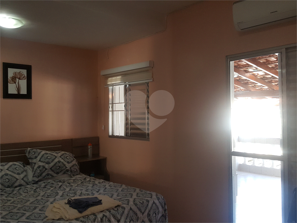 SOBRADO A VENDA NO JARDIM TREMEMBÉ - 2 DORMÍTORIOS E 2 VAGAS DE GARAGEM