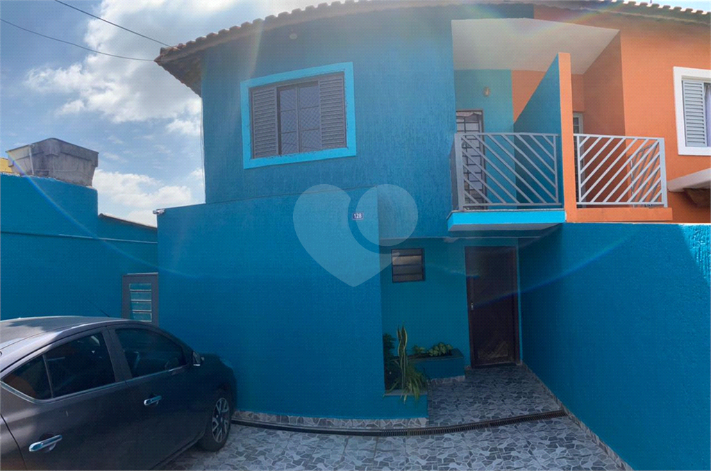 Sobrado a venda em Guarulhos 3 quartos