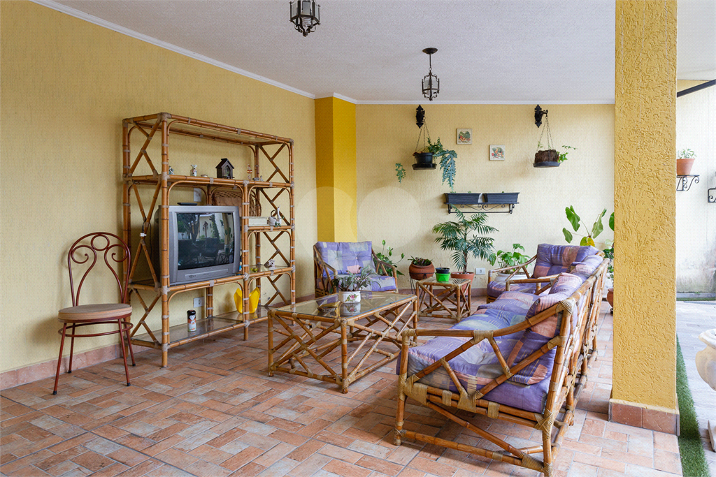 CASA TÉRREA À VENDA REFORMADA COM 3 QUARTOS, 3 VAGAS NA LAPA.