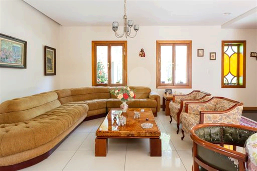 CASA TÉRREA À VENDA REFORMADA COM 3 QUARTOS, 3 VAGAS NA LAPA.