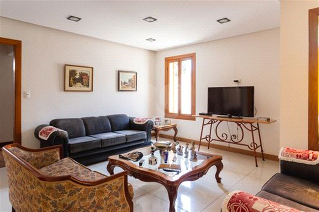 CASA TÉRREA À VENDA REFORMADA COM 3 QUARTOS, 3 VAGAS NA LAPA.