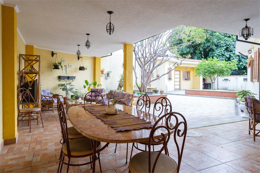 CASA TÉRREA À VENDA REFORMADA COM 3 QUARTOS, 3 VAGAS NA LAPA.