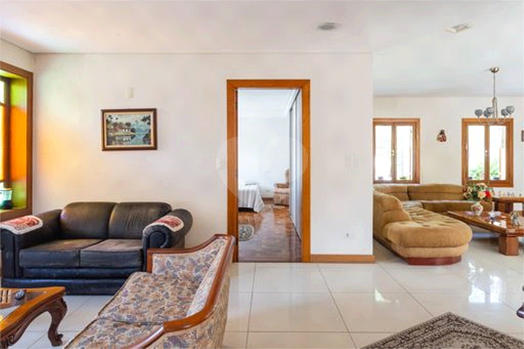 CASA TÉRREA À VENDA REFORMADA COM 3 QUARTOS, 3 VAGAS NA LAPA.