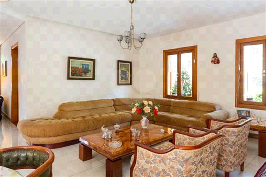 CASA TÉRREA À VENDA REFORMADA COM 3 QUARTOS, 3 VAGAS NA LAPA.