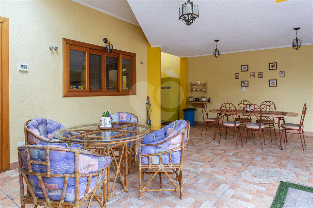CASA TÉRREA À VENDA REFORMADA COM 3 QUARTOS, 3 VAGAS NA LAPA.