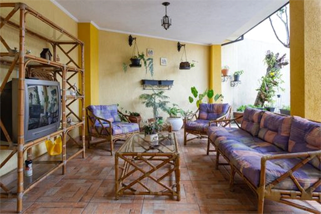 CASA TÉRREA À VENDA REFORMADA COM 3 QUARTOS, 3 VAGAS NA LAPA.