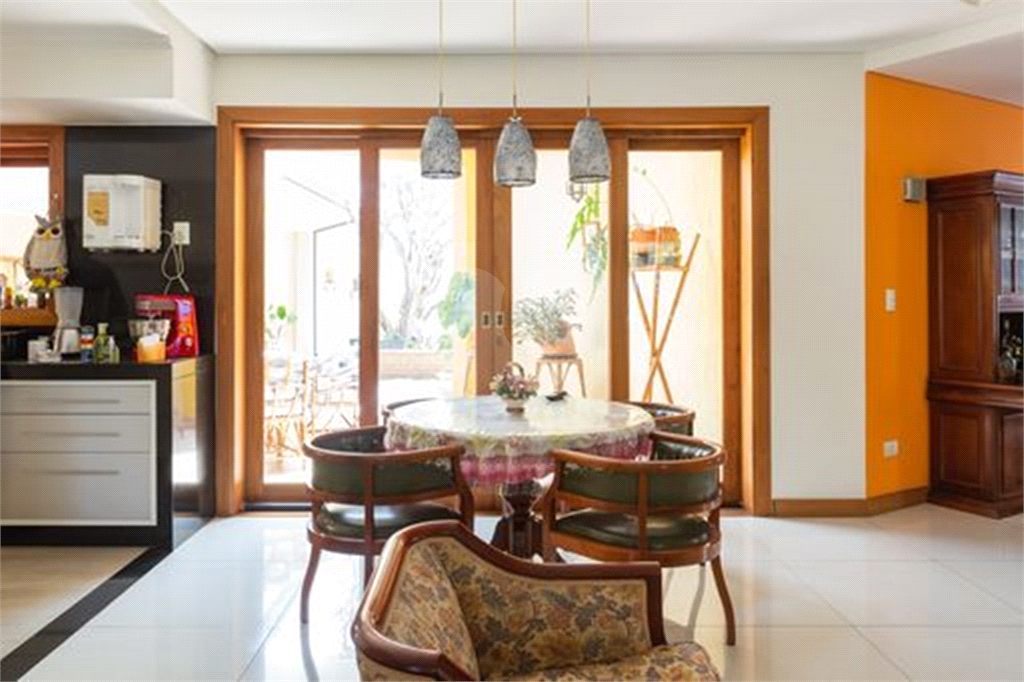 CASA TÉRREA À VENDA REFORMADA COM 3 QUARTOS, 3 VAGAS NA LAPA.