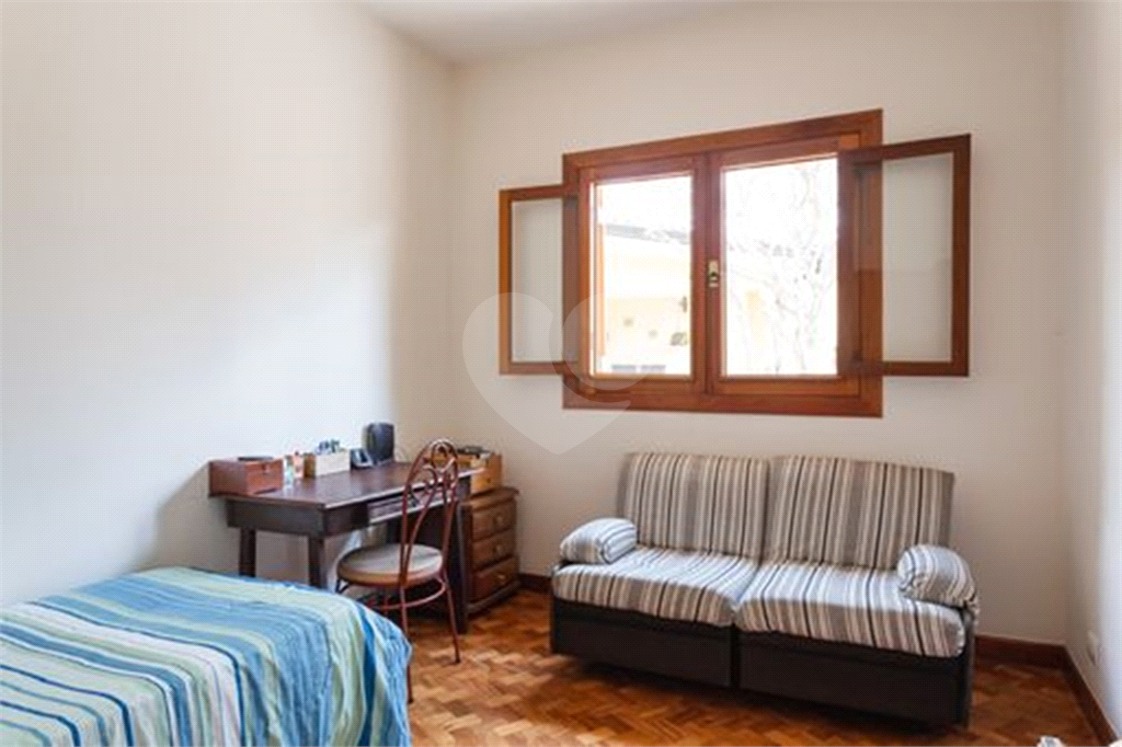 CASA TÉRREA À VENDA REFORMADA COM 3 QUARTOS, 3 VAGAS NA LAPA.