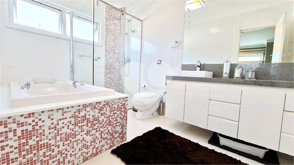  SOBRADO COM  400M² ,  3 SUITES , 5 Vagas com agradável área de lazer. 