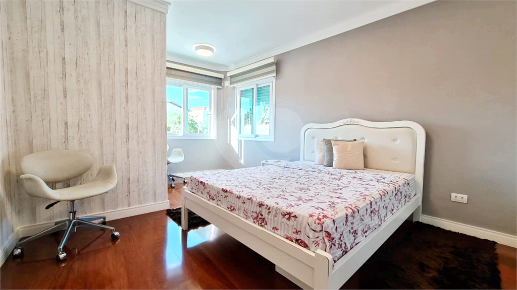  SOBRADO COM  400M² ,  3 SUITES , 5 Vagas com agradável área de lazer. 