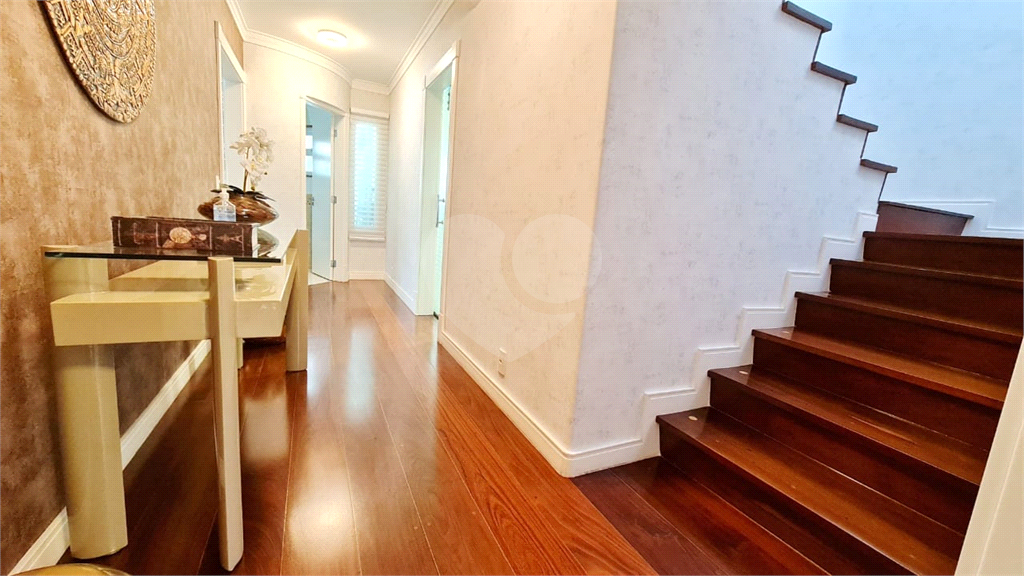  SOBRADO COM  400M² ,  3 SUITES , 5 Vagas com agradável área de lazer. 