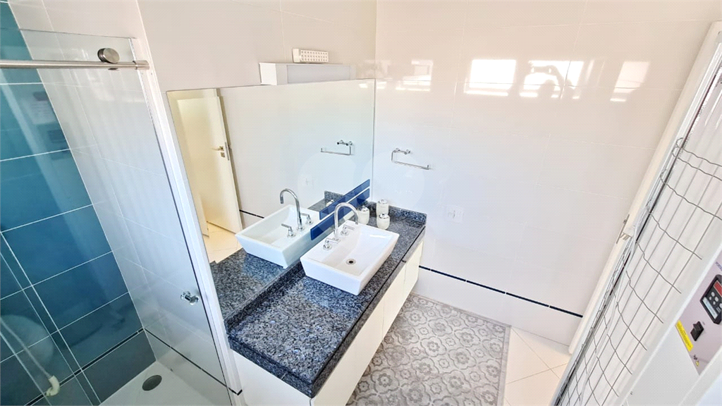  SOBRADO COM  400M² ,  3 SUITES , 5 Vagas com agradável área de lazer. 