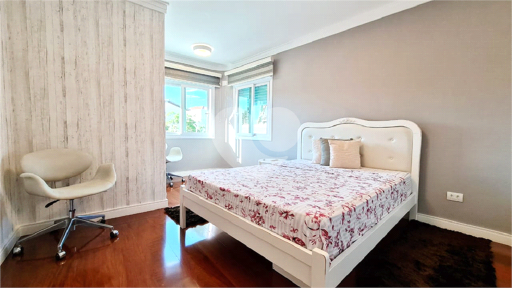  SOBRADO COM  400M² ,  3 SUITES , 5 Vagas com agradável área de lazer. 