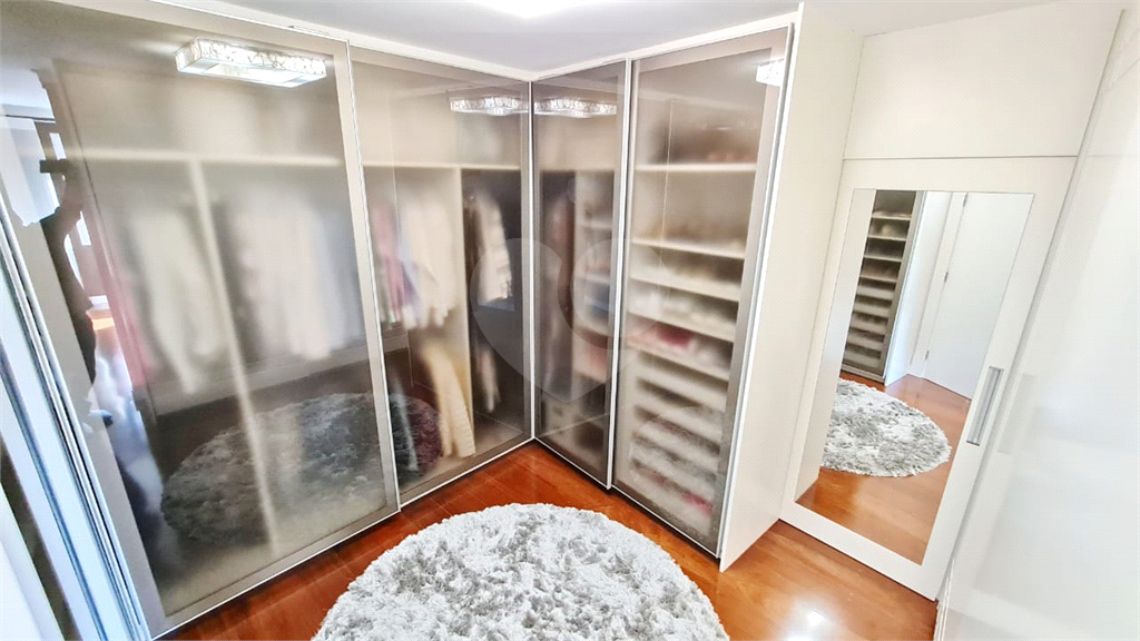  SOBRADO COM  400M² ,  3 SUITES , 5 Vagas com agradável área de lazer. 