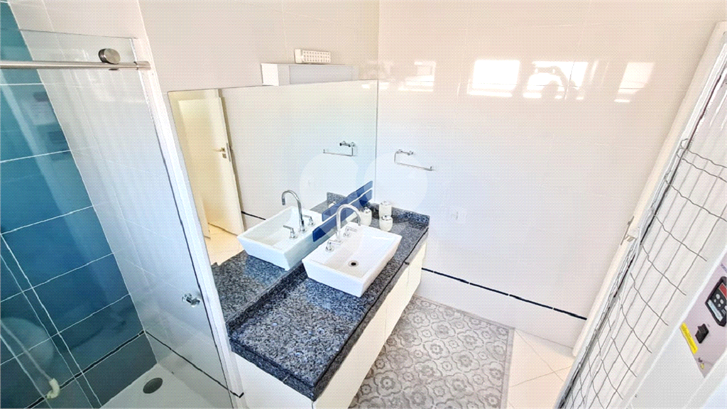  SOBRADO COM  400M² ,  3 SUITES , 5 Vagas com agradável área de lazer. 