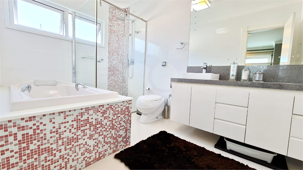  SOBRADO COM  400M² ,  3 SUITES , 5 Vagas com agradável área de lazer. 