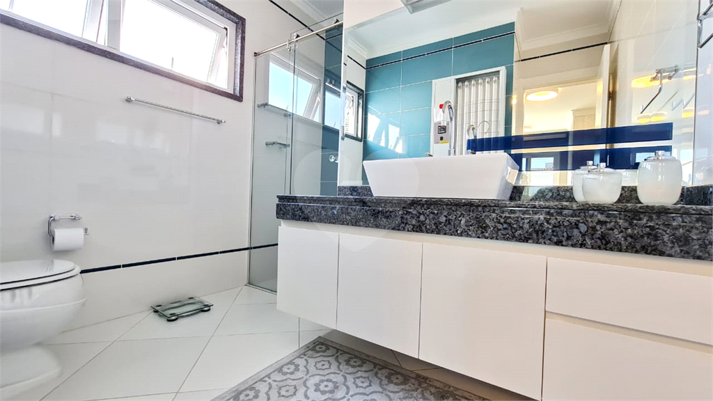  SOBRADO COM  400M² ,  3 SUITES , 5 Vagas com agradável área de lazer. 