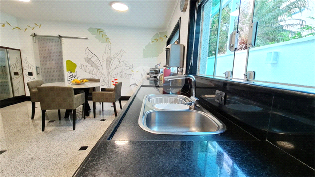  SOBRADO COM  400M² ,  3 SUITES , 5 Vagas com agradável área de lazer. 