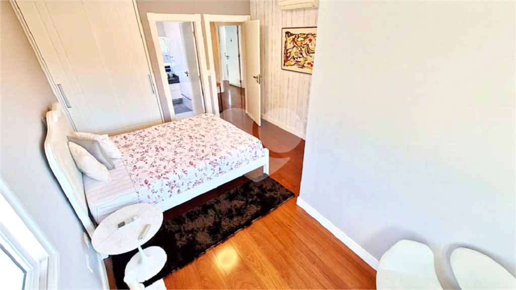  SOBRADO COM  400M² ,  3 SUITES , 5 Vagas com agradável área de lazer. 