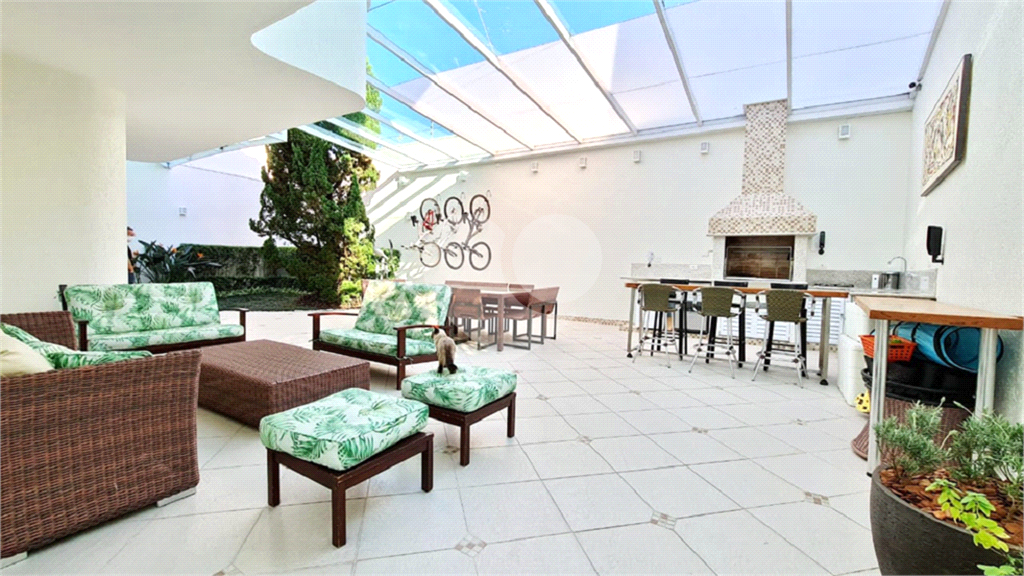  SOBRADO COM  400M² ,  3 SUITES , 5 Vagas com agradável área de lazer. 