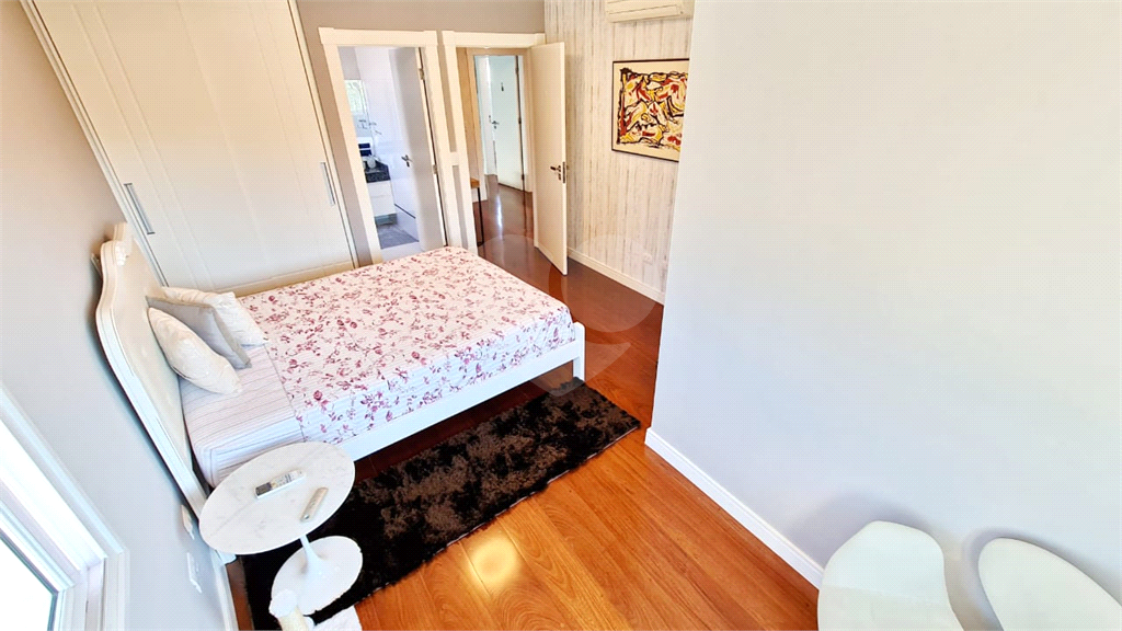  SOBRADO COM  400M² ,  3 SUITES , 5 Vagas com agradável área de lazer. 