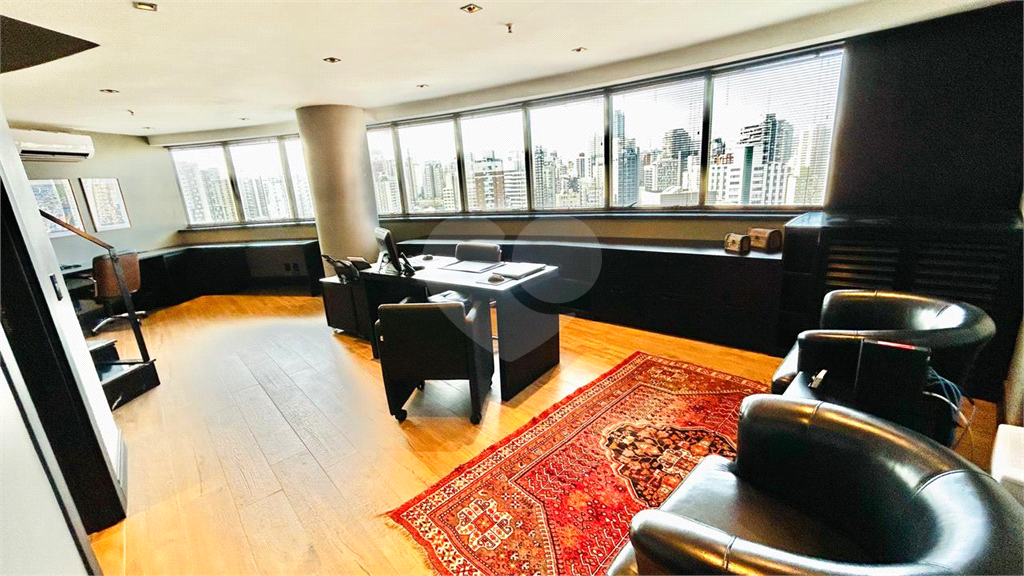 COBERTURA em PINHEIROS