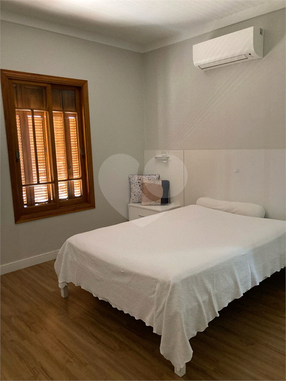 Charmosa casa de vila, ecossustentável, em Santana