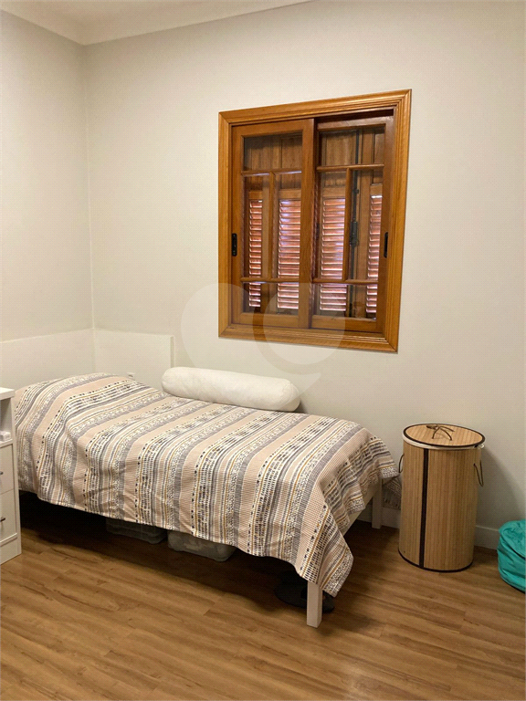 Charmosa casa de vila, ecossustentável, em Santana