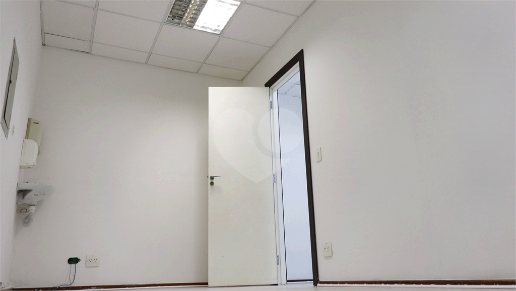 Sala comercial na República