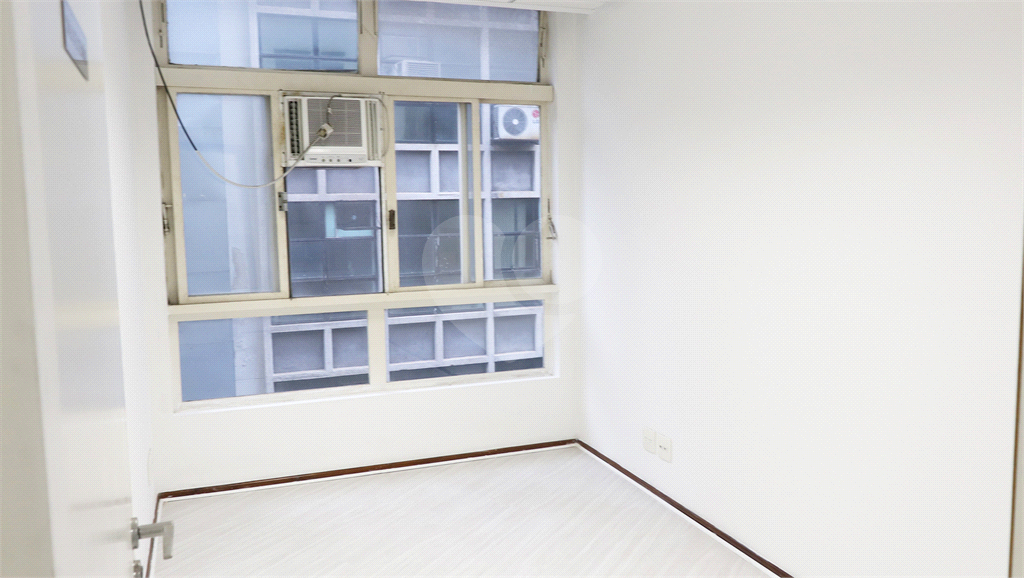 Sala comercial na República