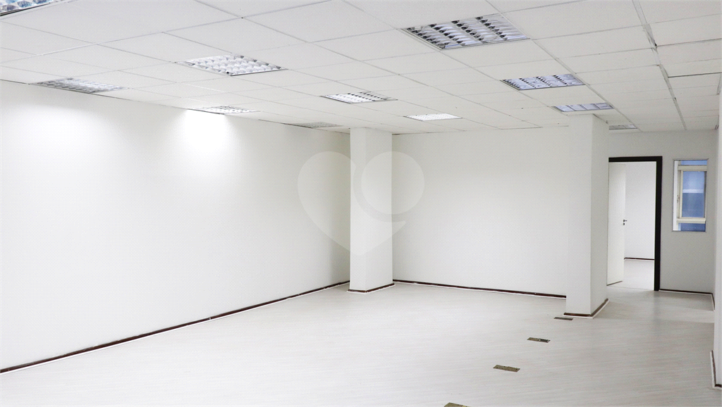 Sala comercial na República