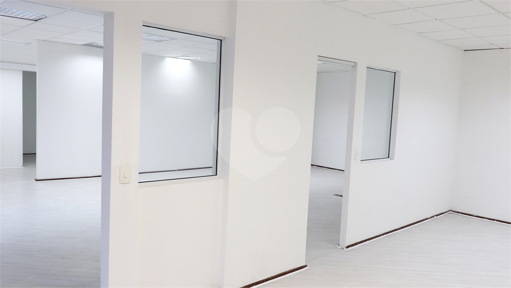 Sala comercial na República
