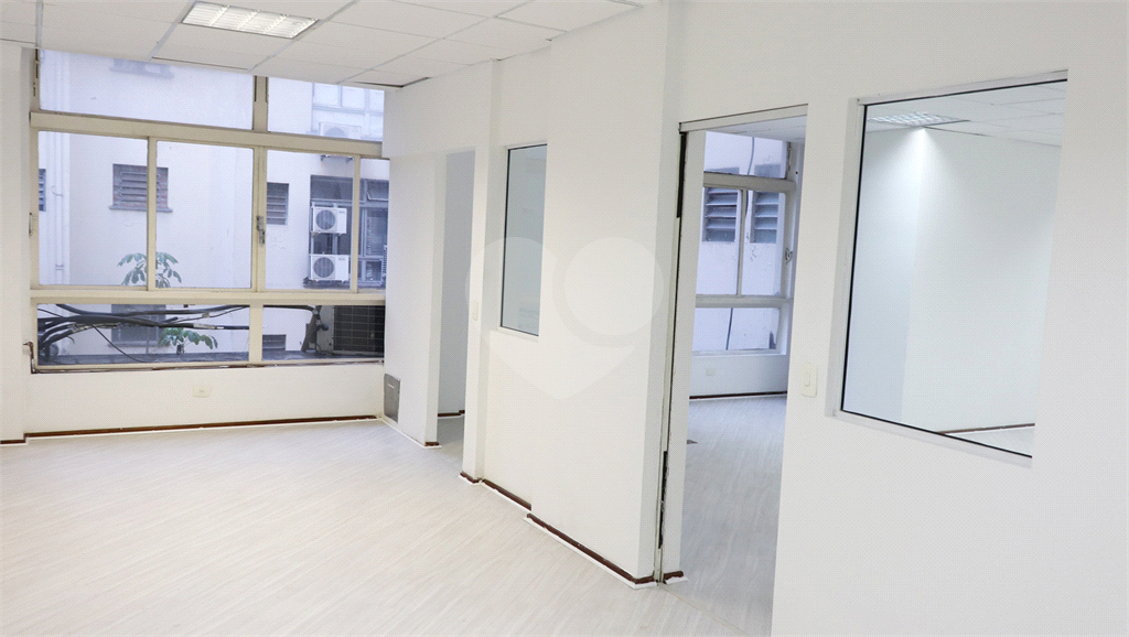Sala comercial na República