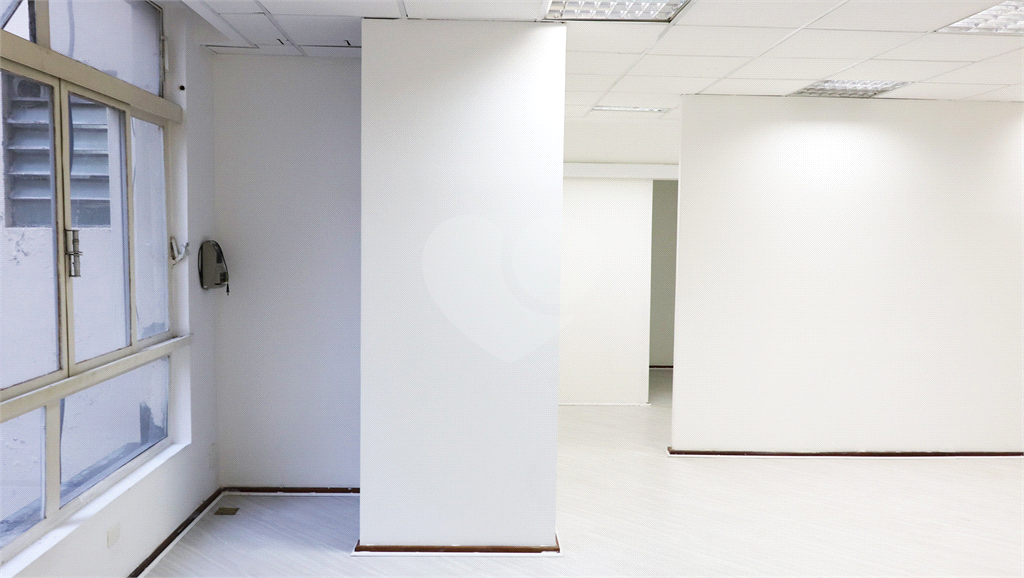 Sala comercial na República