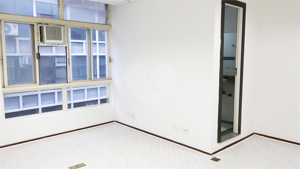Sala comercial na República