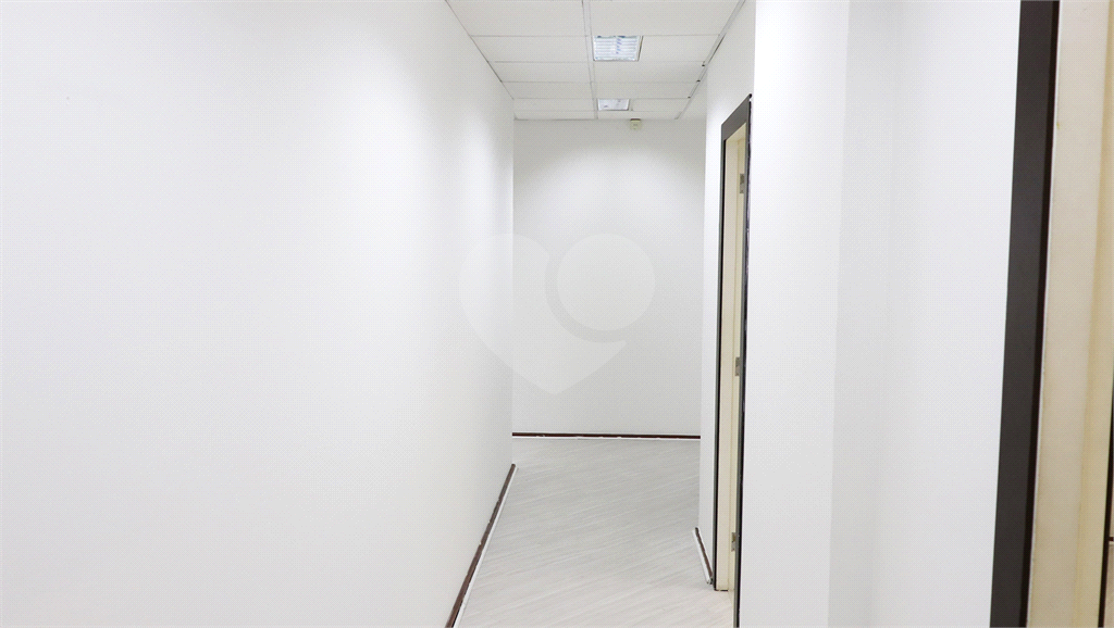 Sala comercial na República