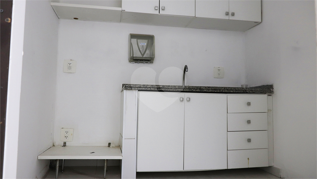 Sala comercial na República