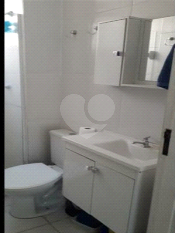 APARTAMENTO em CAMPO LIMPO