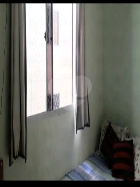APARTAMENTO em CAMPO LIMPO